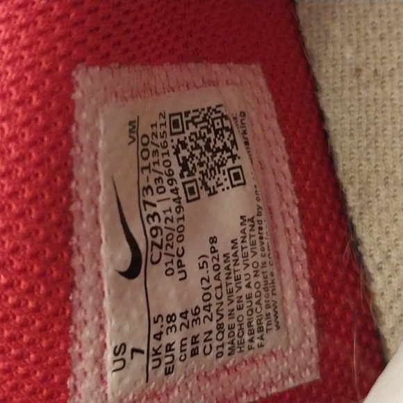 Nike Air Max, Red White & Blue rare tennis shoe. Women’s size 7. - Picture 6 of 7